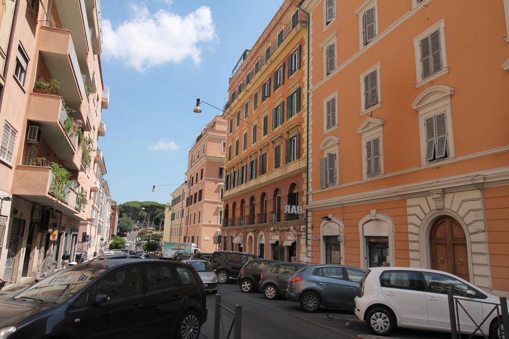 Colosseum Super Family Apartment Roma Esterno foto